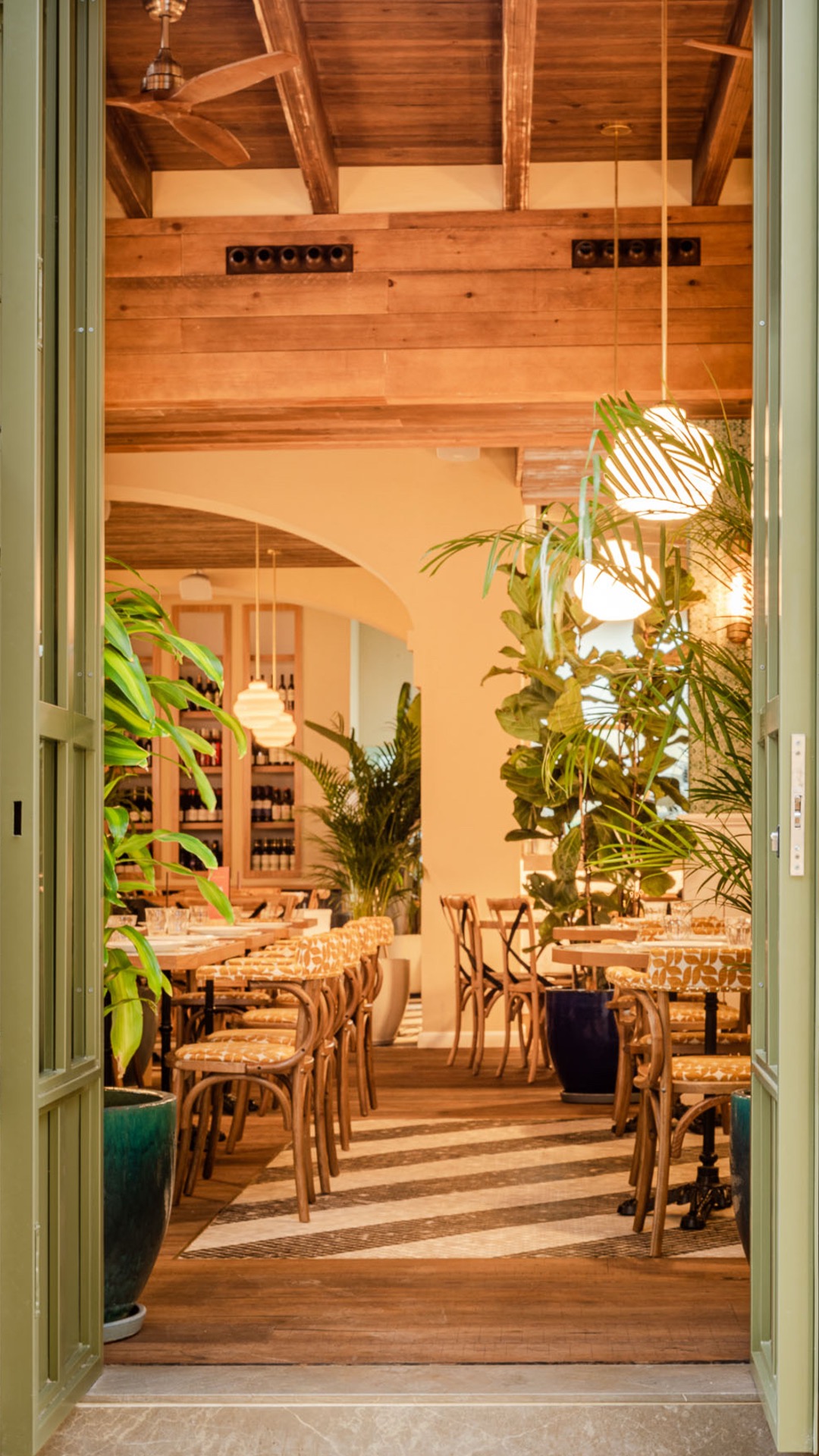 Entrada al salón interior de Café Santacruz